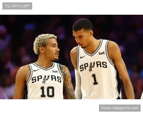 维克托·文班亚马挡拆制造错位助攻刷新队内组织效率