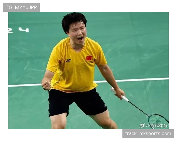 何冰娇随手背的包，抵得上我好几个月工资