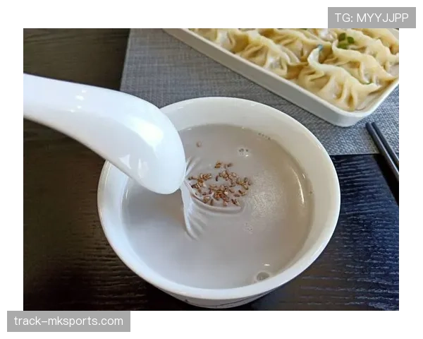 马琳赛场上是钢铁汉子，朋友圈里早餐摆得比我家客厅还讲究